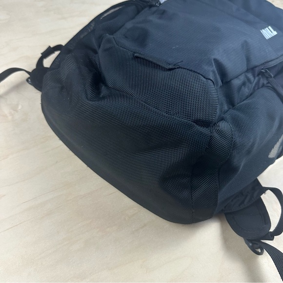 Thule Black Men's Backpack - Picture 5 of 9